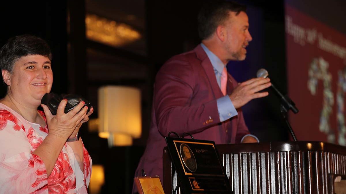 Image of Cece Wagner clapping as Sean casey accepts award.